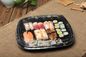 I sushi quadrati producono delle bolle sulla presa verso l'esterno l'imballaggio di plastica eliminabile della scatola del pasto con la stampa per il partito