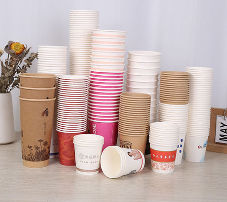 Le tazze di carta eliminabili d'imballaggio asportabili incartano l'abitudine delle tazze di caffè stampate